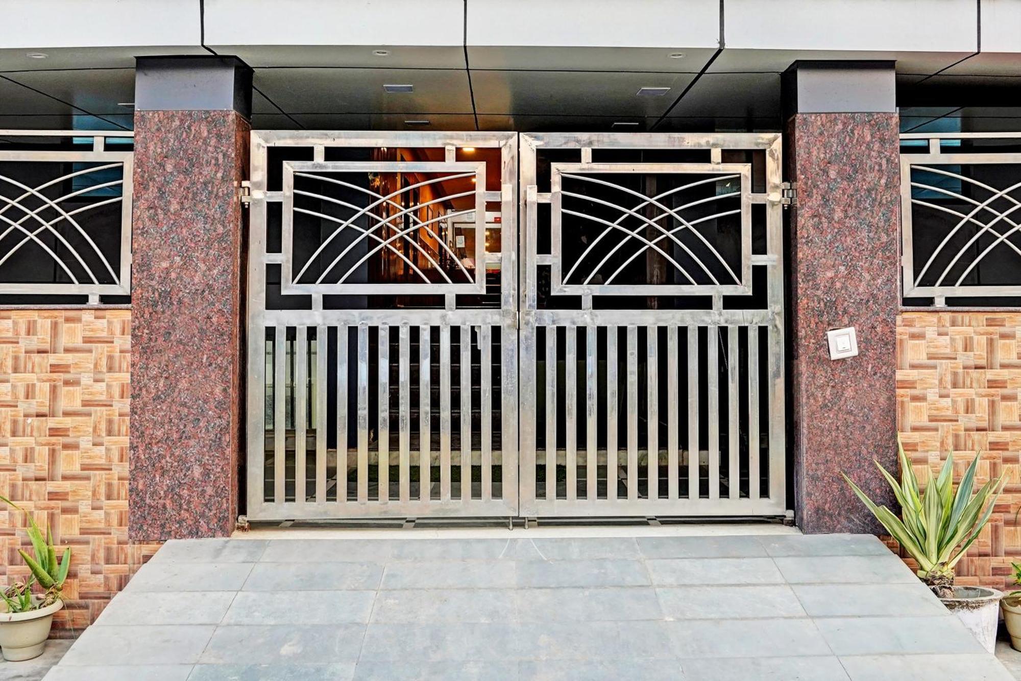 Hotel O Greno House Near Pvr Ansal Plaza Greater Noida Bagian luar foto