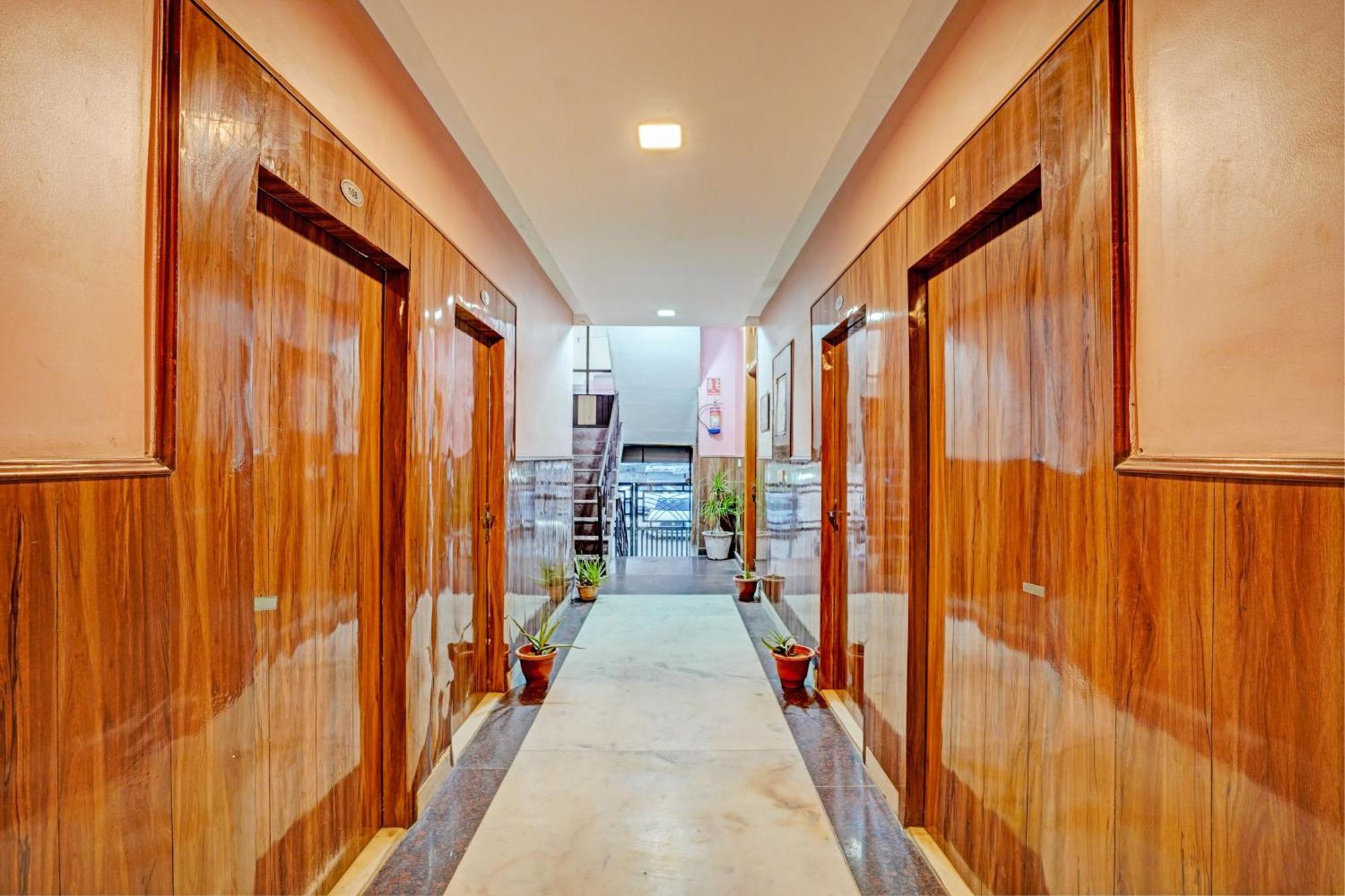 Hotel O Greno House Near Pvr Ansal Plaza Greater Noida Bagian luar foto